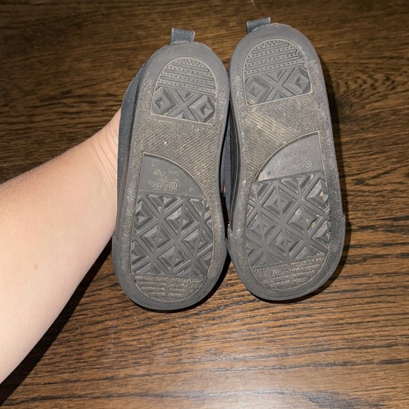 Converse shoe size 9 - Picture 4 of 5